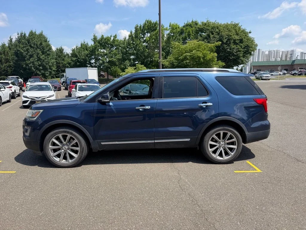 Used 2017 Blue Ford Limited image 5