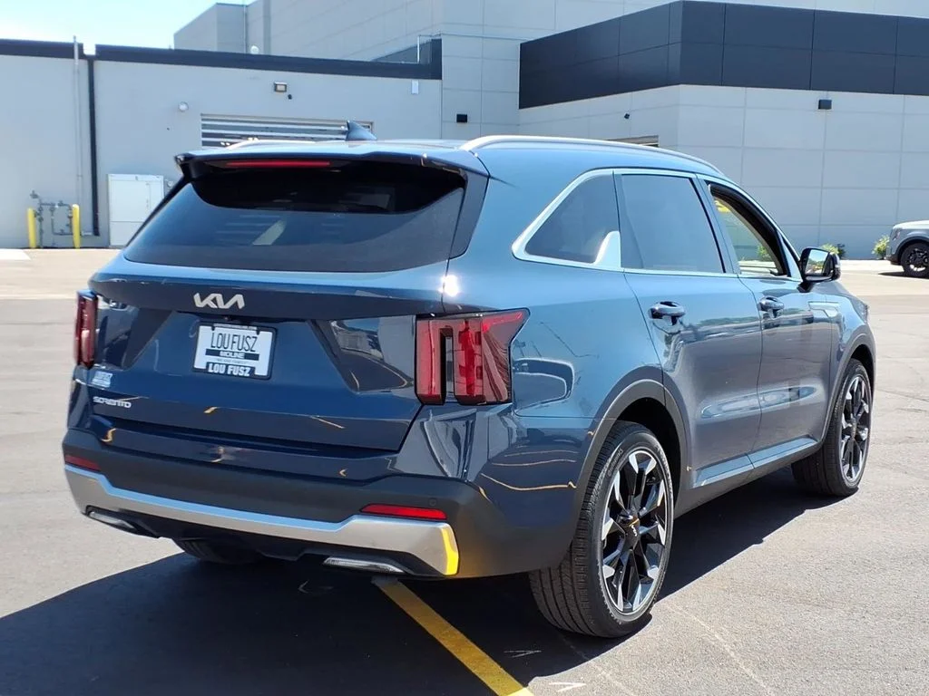 Used 2025 Black Kia EX image 4