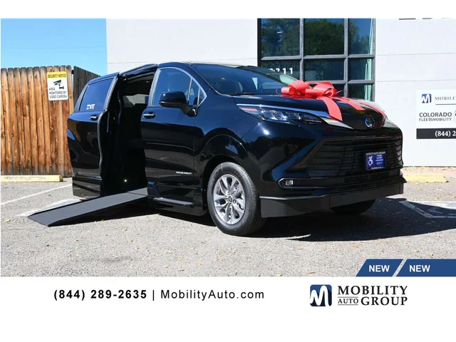 2025 Toyota Sienna XLE+ AWD Mobility Handicap Van