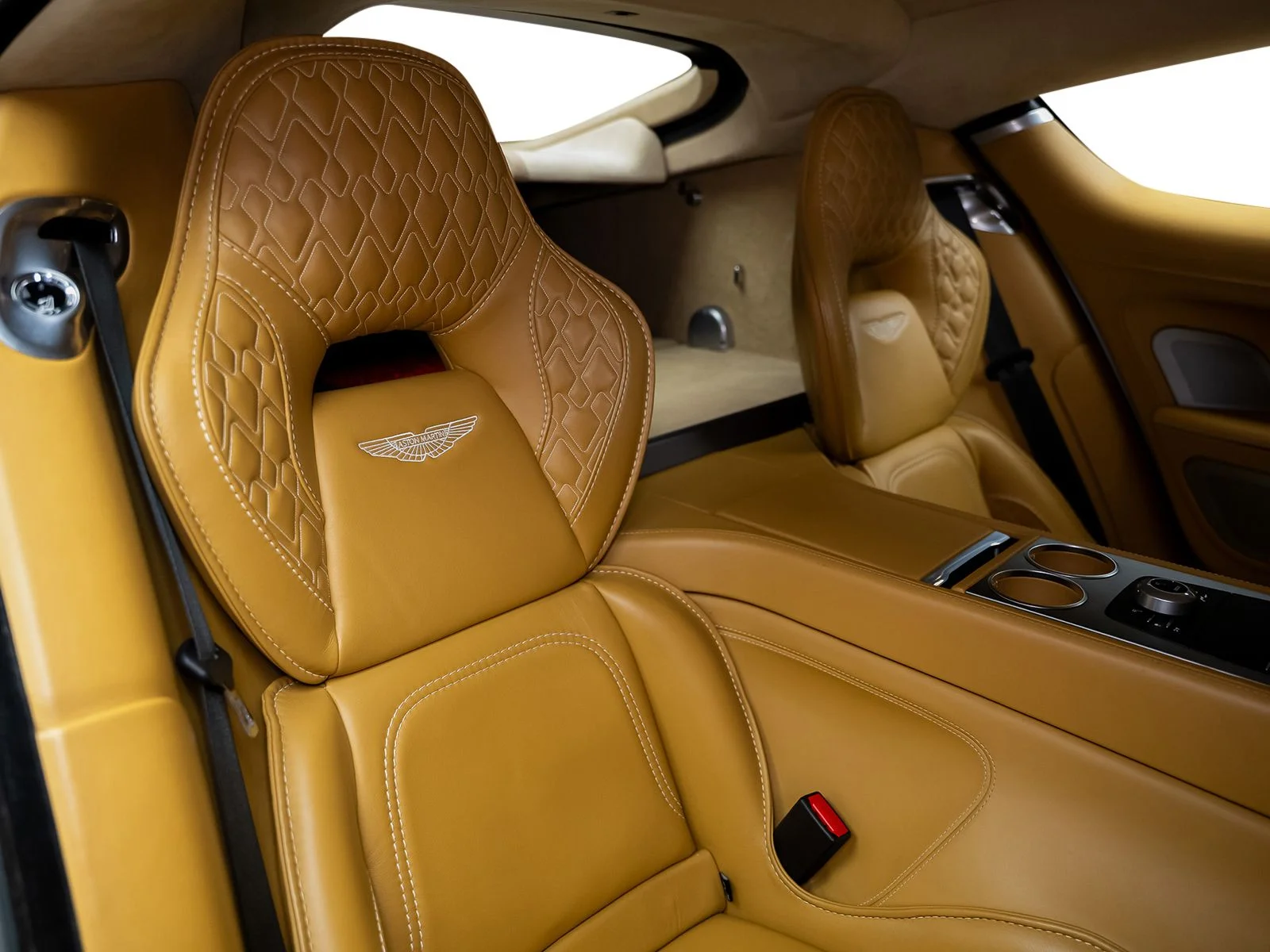 Used 2015 White Aston Martin Base image 36