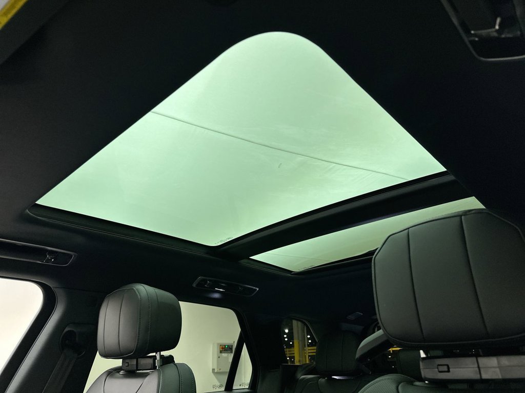 New 2027 Santorini Black Land Rover SE image 11