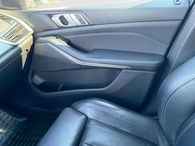 Used 2019 Gray BMW xDrive40i image 24