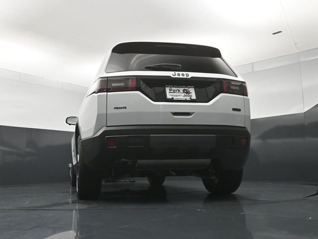 New 2026 Bright White Clear-Coat Exterior Paint Jeep Overland image 23