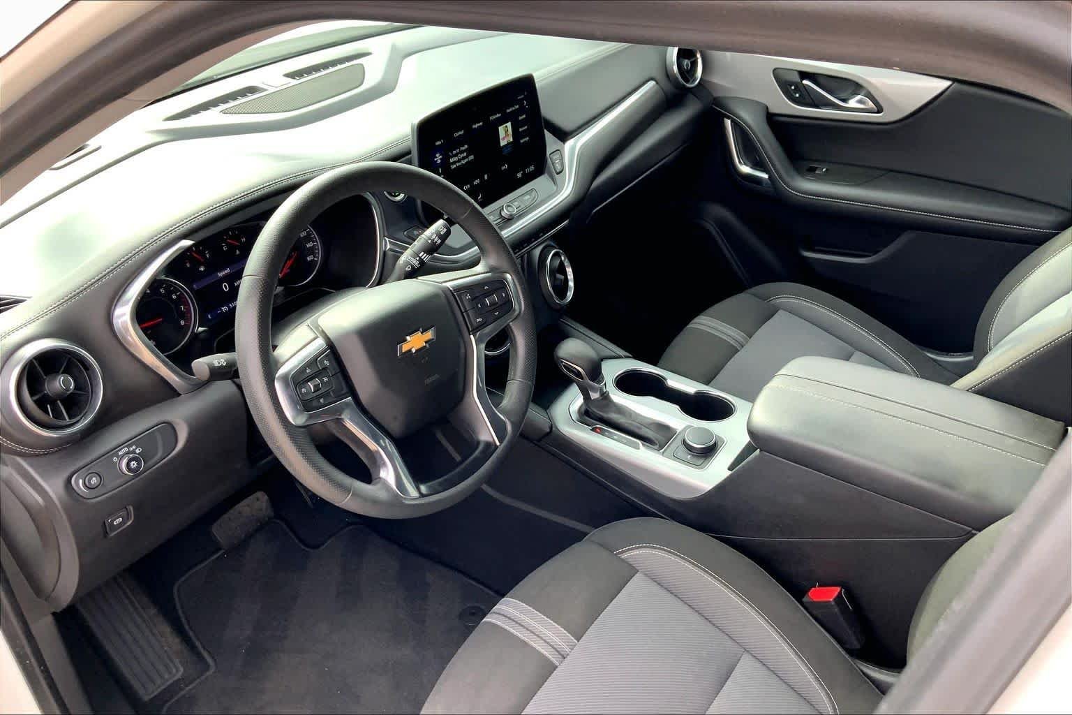 Used 2023 Iridescent Pearl Tricoat Chevrolet LT image 18