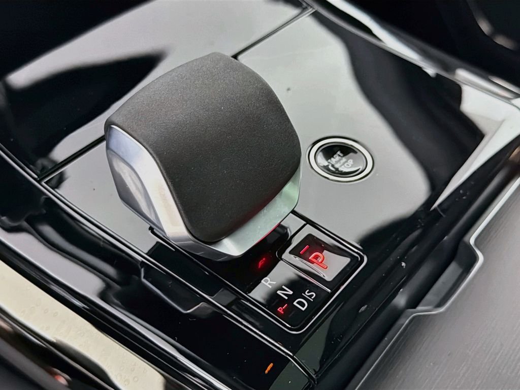 New 2026 Fuji White Land Rover Dynamic SE image 17