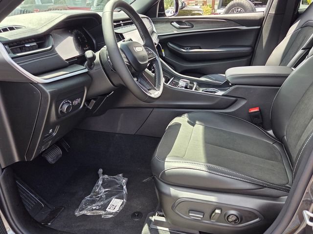 New 2026 Baltic Gray Metallic Clear-Coat Exterior Paint Jeep Altitude image 15