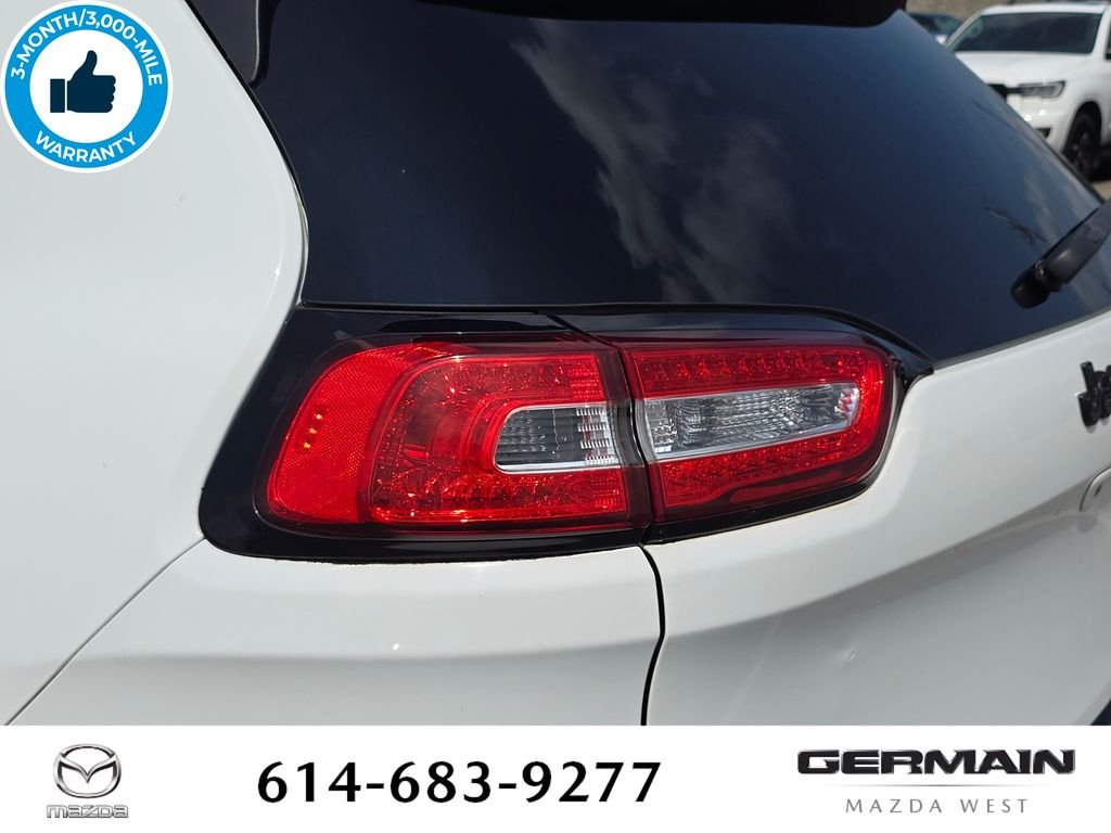 Used 2016 White Jeep Latitude image 17