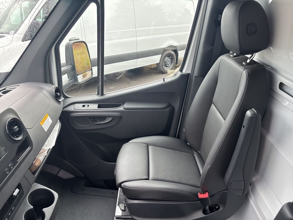 Used 2022 White Mercedes-Benz 144 Cab Chassis image 16