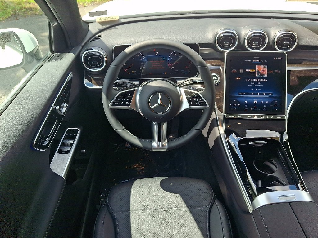New 2026 Polar White Mercedes-Benz GLC 300 image 29