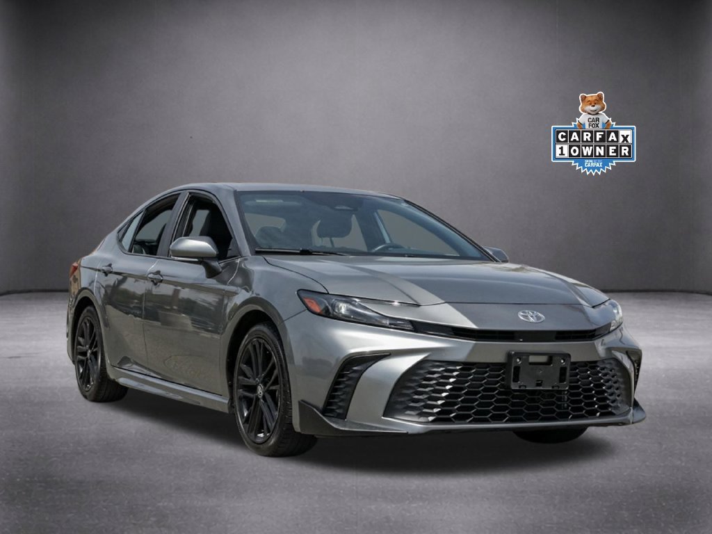 Used 2025  Toyota SE image 1