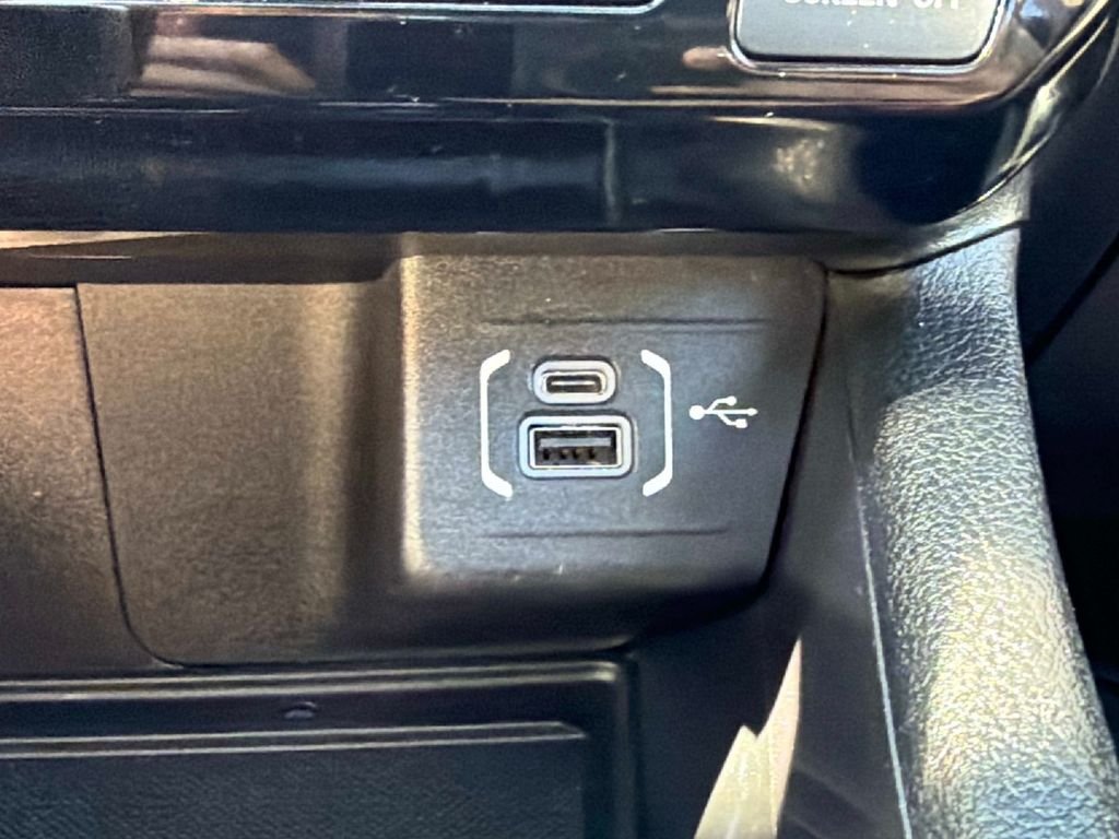Used 2022 Black Jeep Latitude Lux image 26