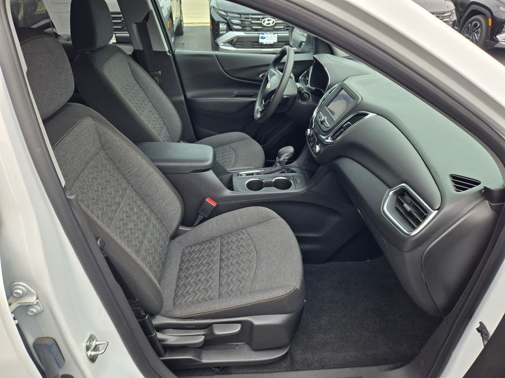 Used 2024 Summit White Chevrolet LT image 6