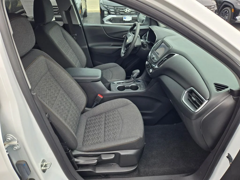 Used 2024 Summit White Chevrolet LT image 6
