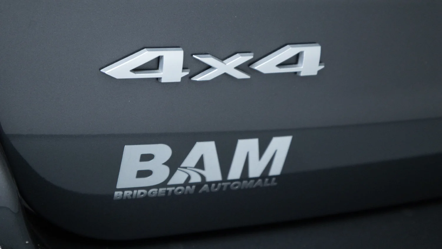Used 2024 Gray Jeep Limited 4x4 image 34