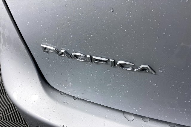 Used 2026 Silver Chrysler Select image 18