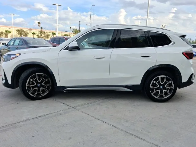 Used 2026 White BMW xDrive28i image 4