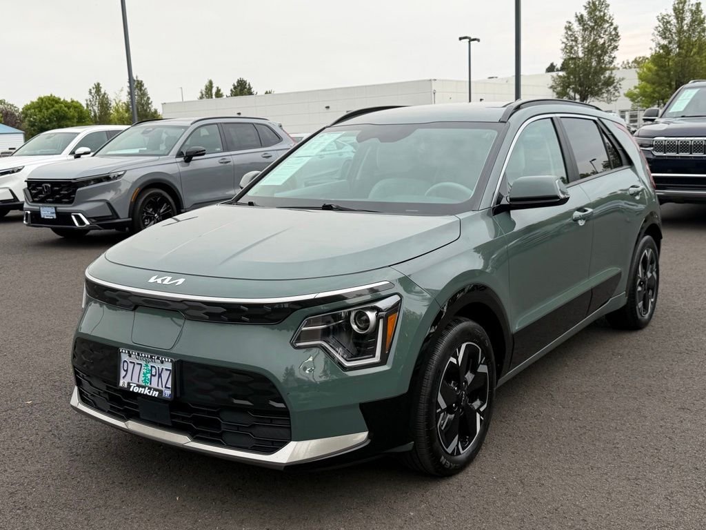 Used 2023 Cityscape Green Kia Wind image 4
