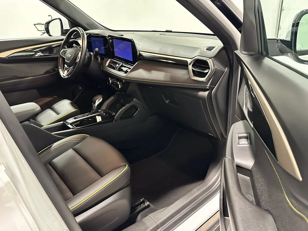 Used 2024 Summit White Chevrolet ACTIV image 26