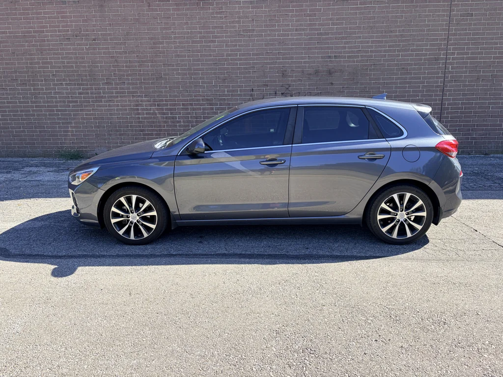 Used 2018 Summit Gray Hyundai Base image 2