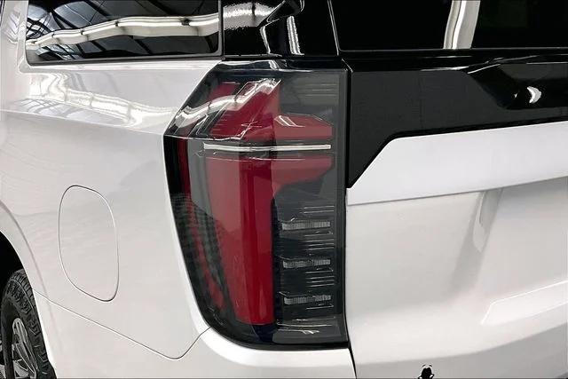 2025 Chevrolet Suburban Z71 - Photo 36
