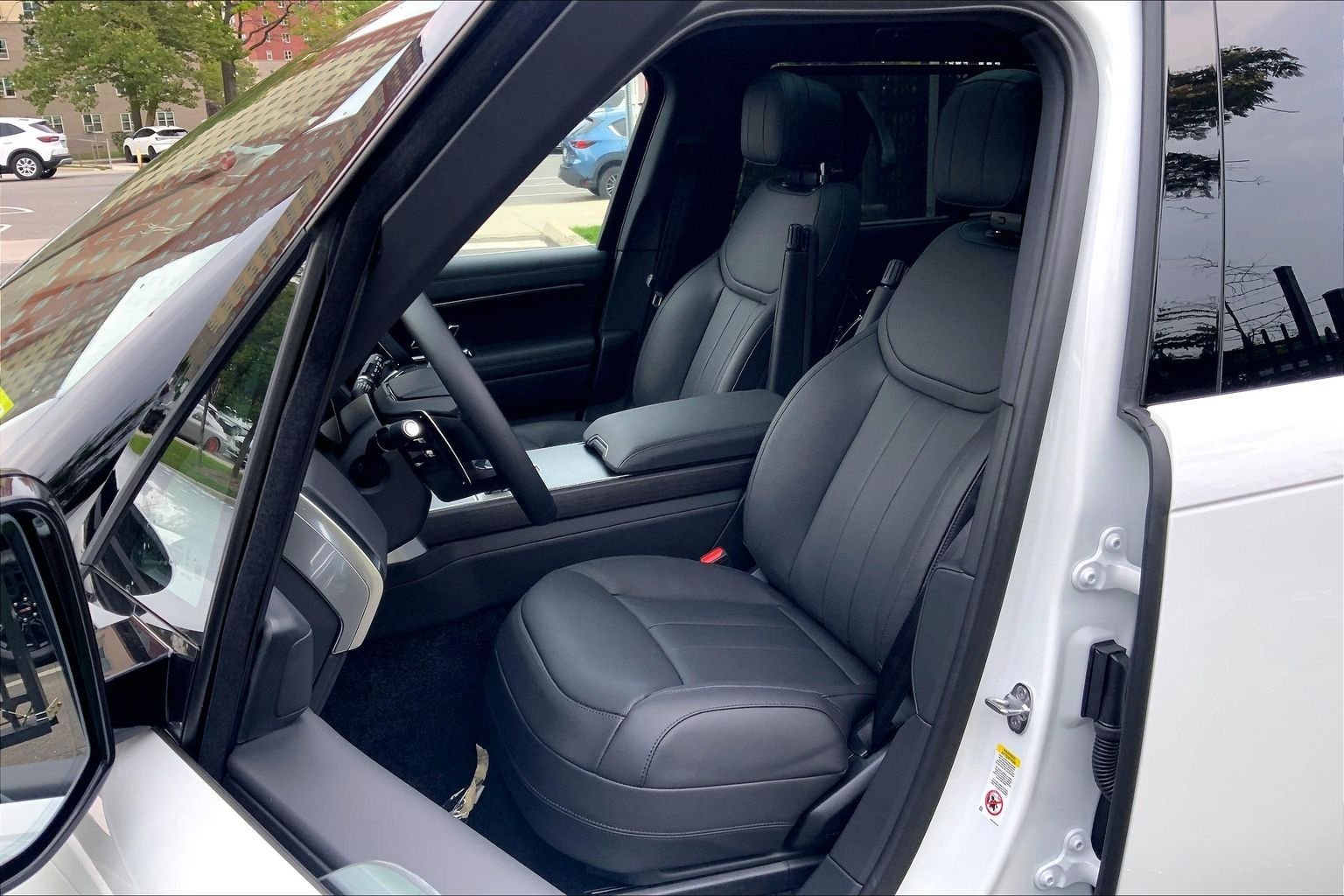 New 2026 Fuji White Land Rover SE 7 Seats image 9
