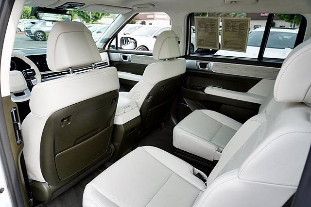 Used 2025 White Hyundai Calligraphy image 23