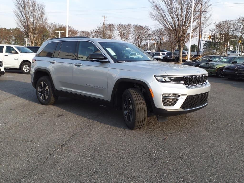 Used 2024 Silver Zynith Jeep  image 3
