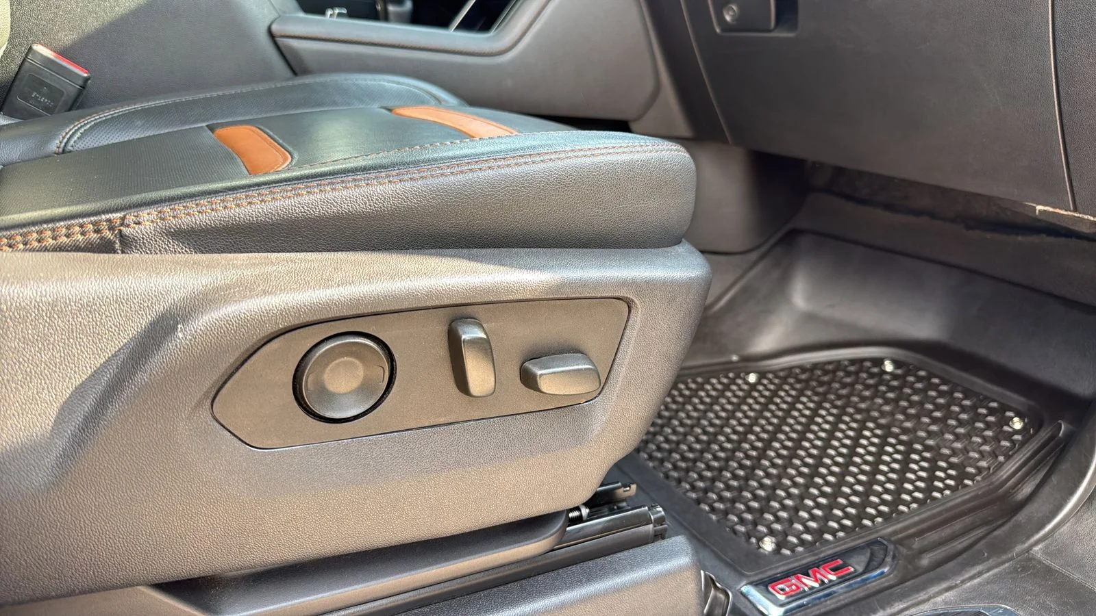 Used 2022 Blue GMC AT4 image 24