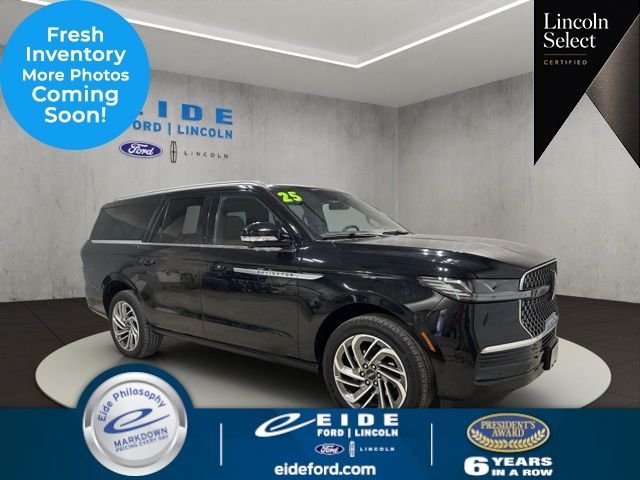 Used 2025 Black Lincoln Reserve image 1