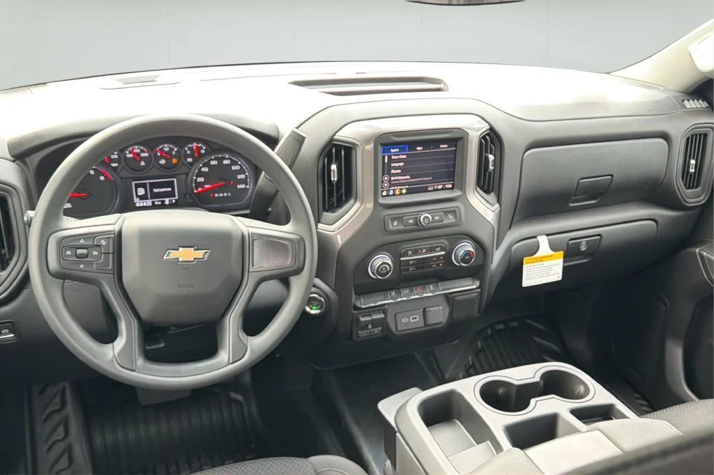 New 2026 Summit White Chevrolet WT image 20