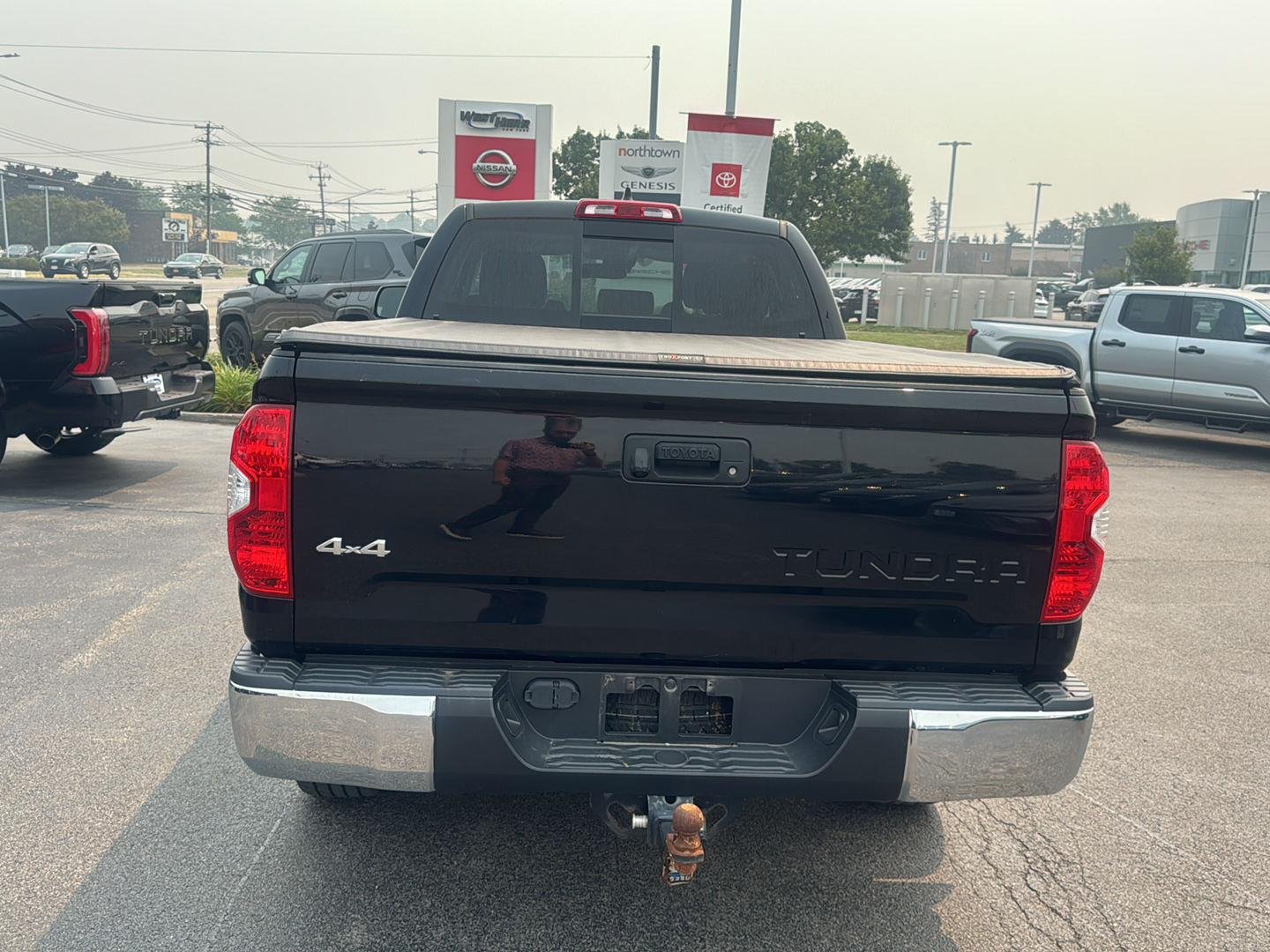 Used 2020 Midnight Black Metallic Toyota SR5 image 5