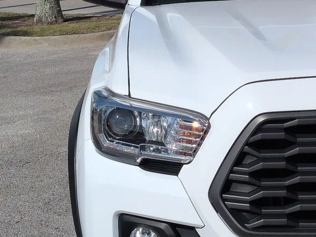 Used 2022 White Toyota TRD Off-Road image 9