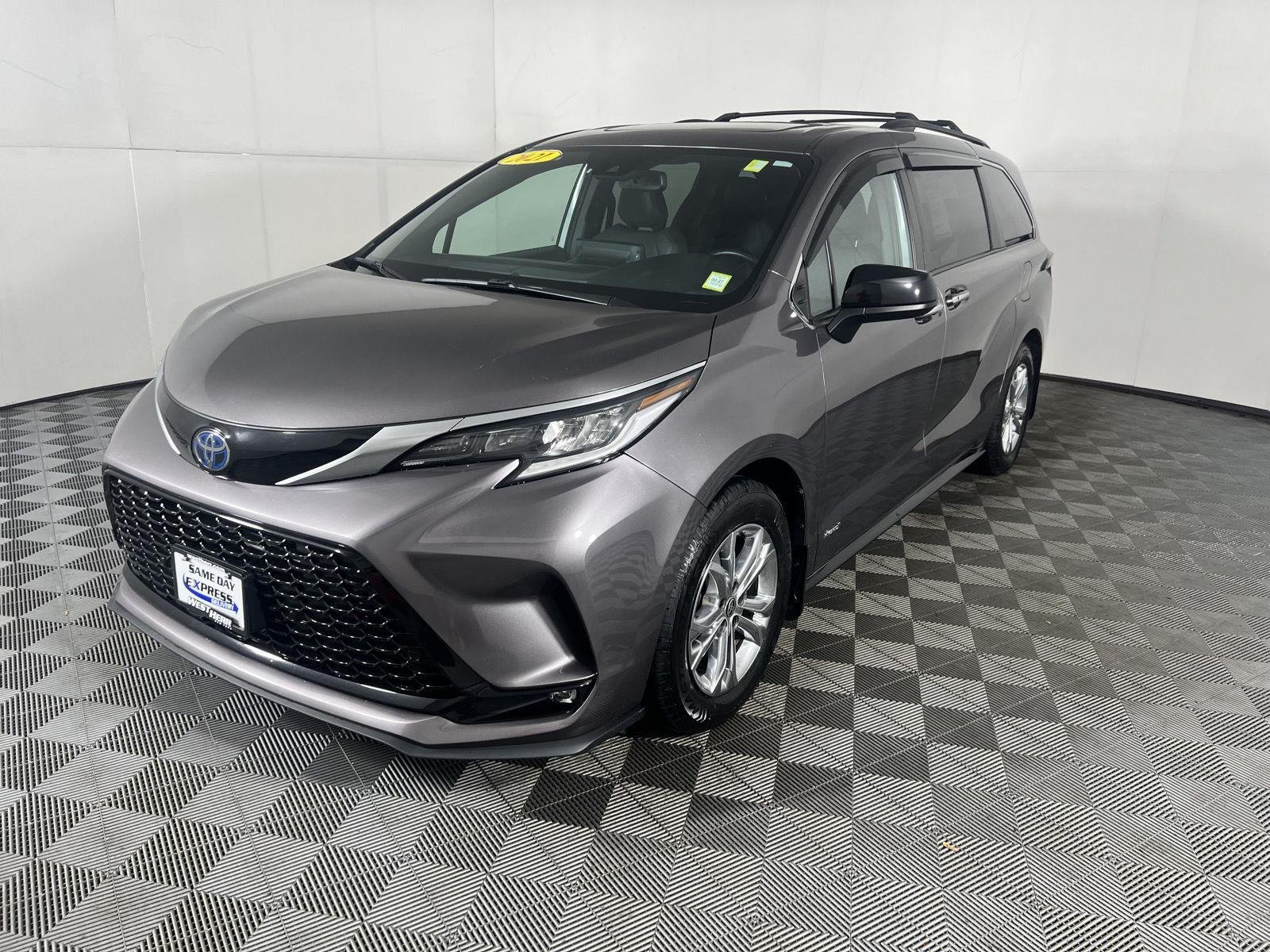 Used 2021 Gy Toyota XSE image 16