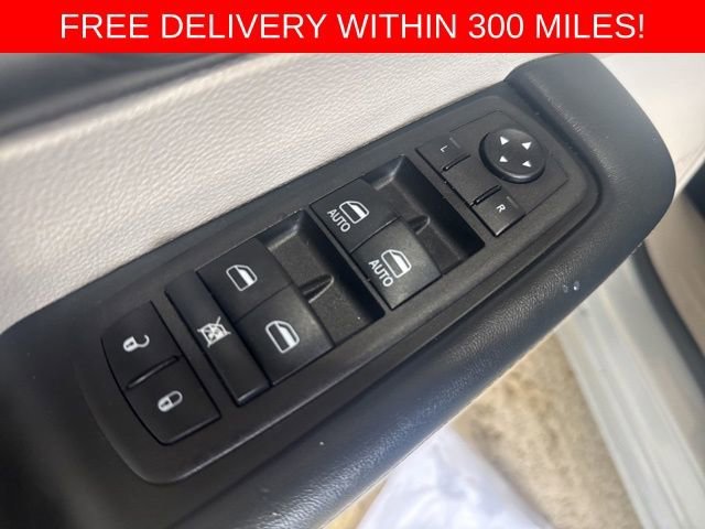 2024 Chrysler Pacifica Touring L - Photo 4