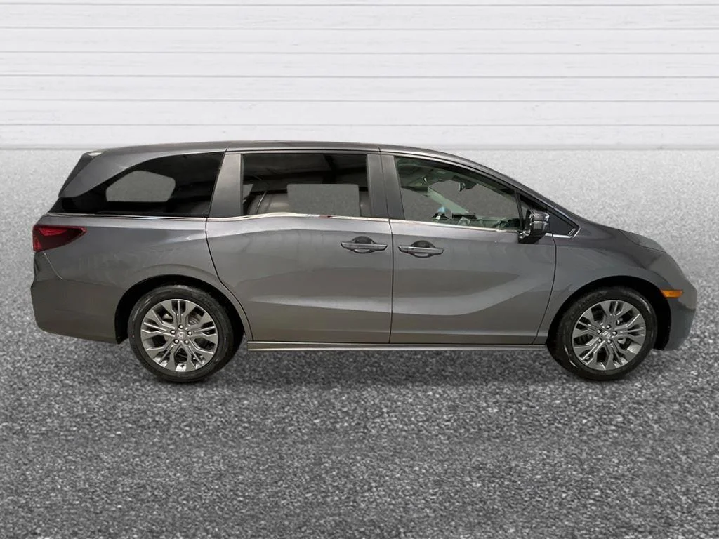 New 2026 Modern Steel Metallic Honda Touring image 8