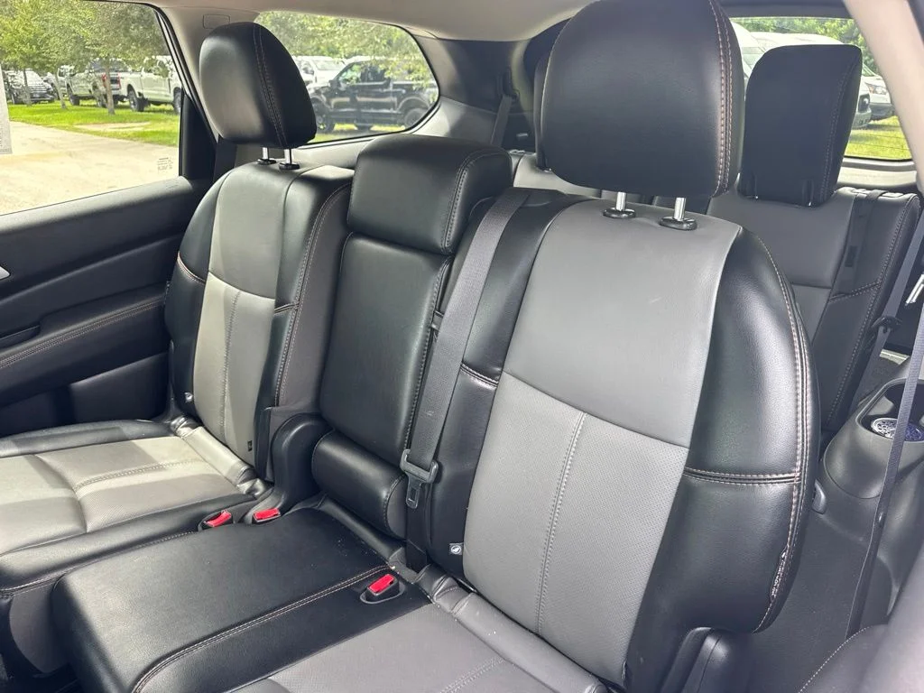 Used 2020 Brilliant Silver Metallic Nissan SL image 11
