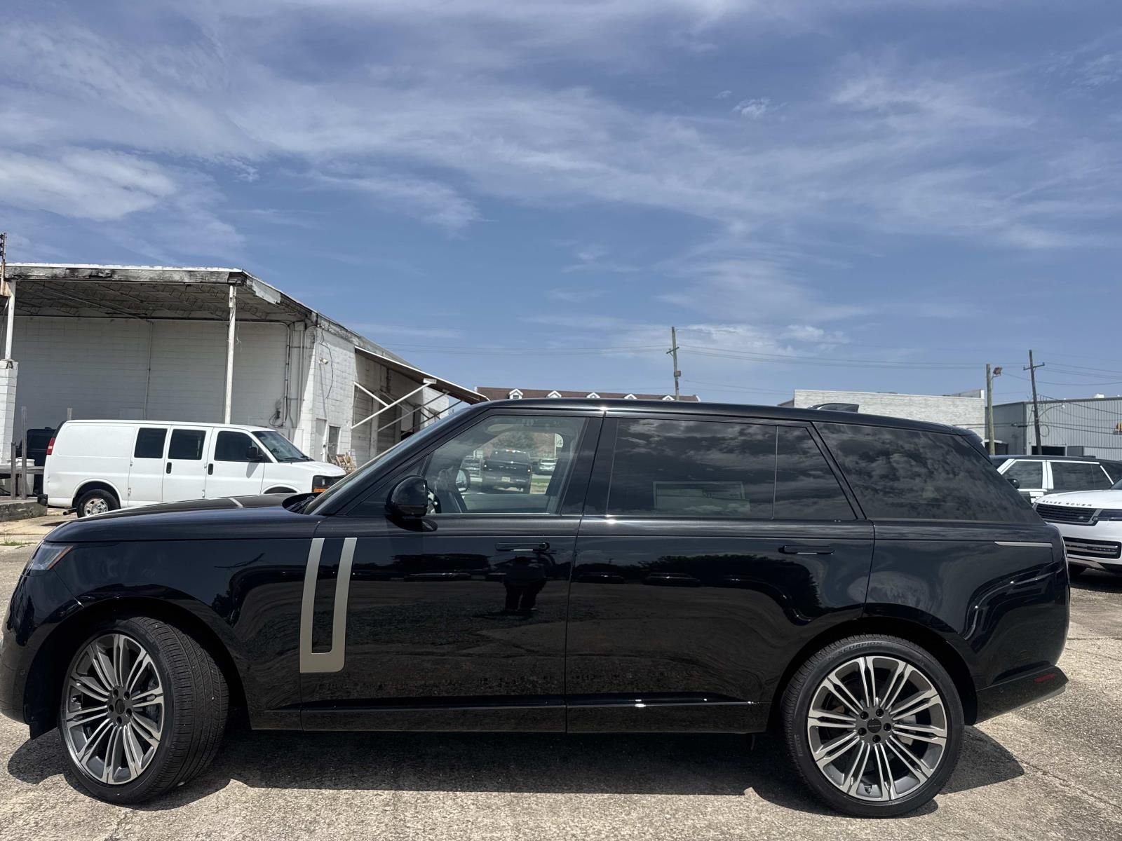 New 2026 Santorini Black Land Rover SE image 14