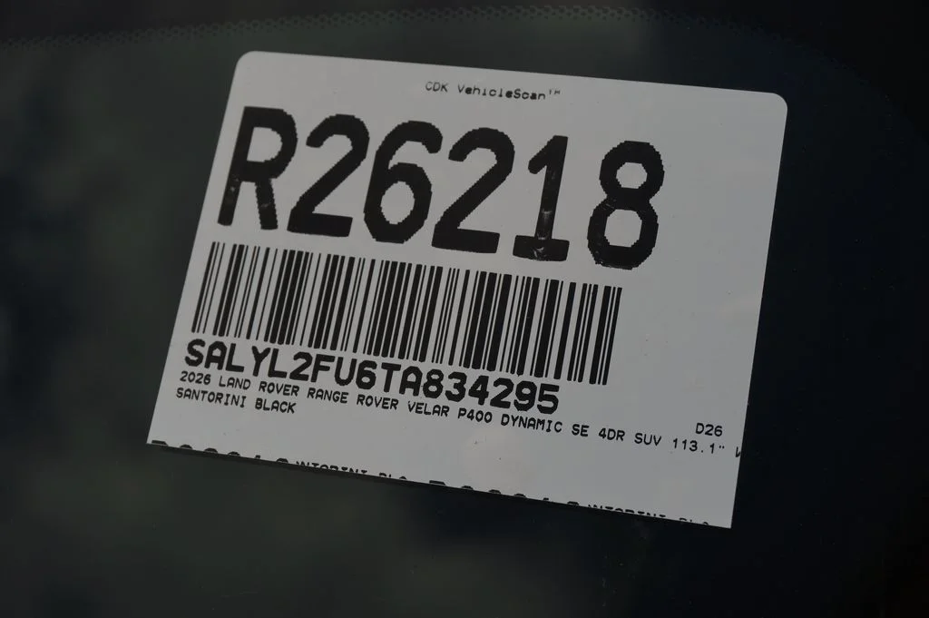 New 2026 Santorini Black Land Rover Dynamic SE image 33