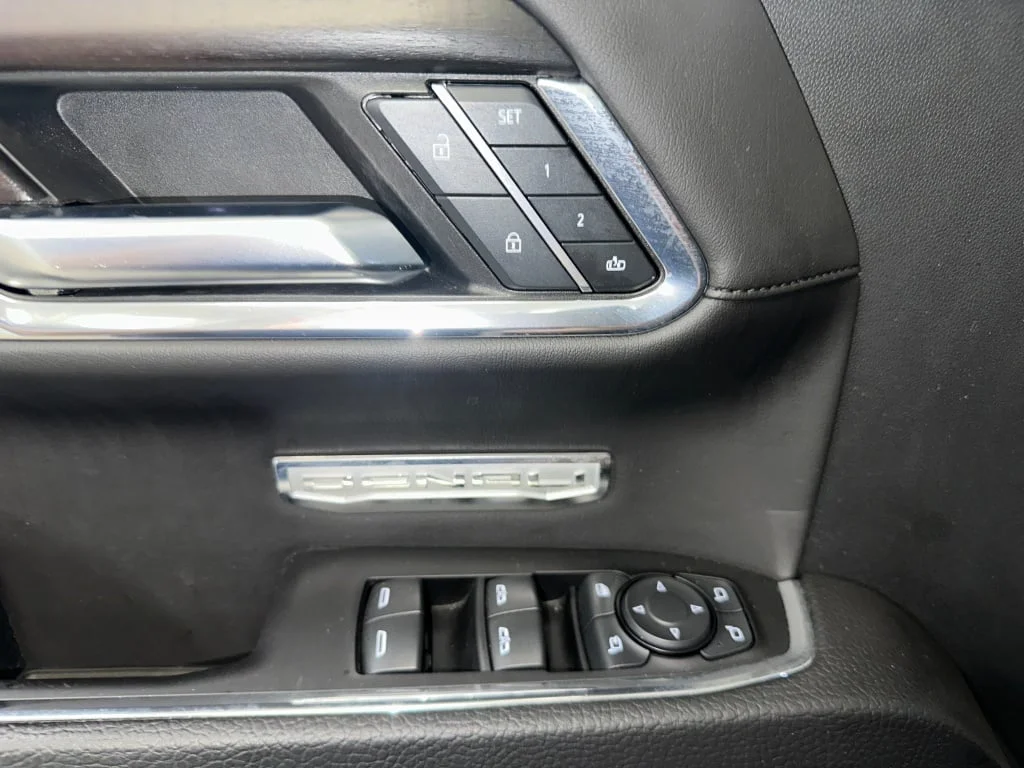 Used 2024 White Frost Tricoat GMC Denali image 9
