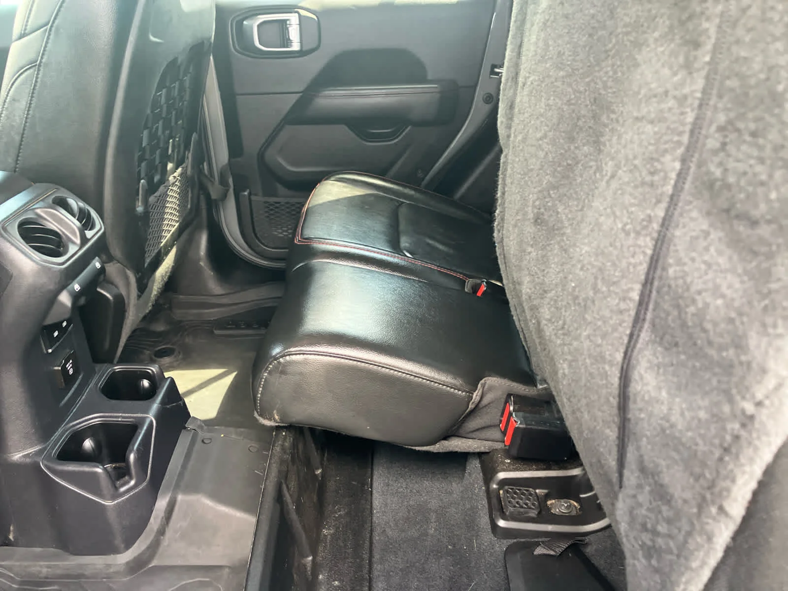 Used 2022 Sting-Gray Clearcoat Jeep Rubicon image 41