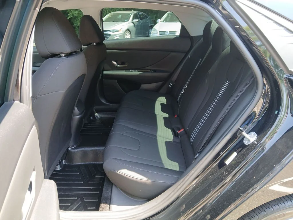 Used 2023 Black Hyundai SEL image 37