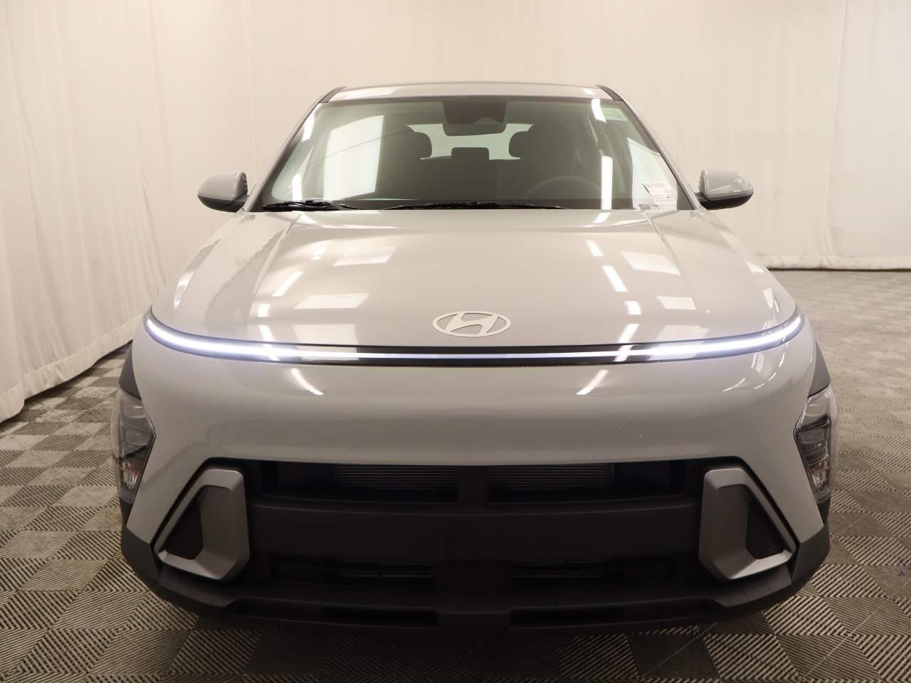 New 2027 Cyber Gray Metallic Hyundai SE FWD image 4