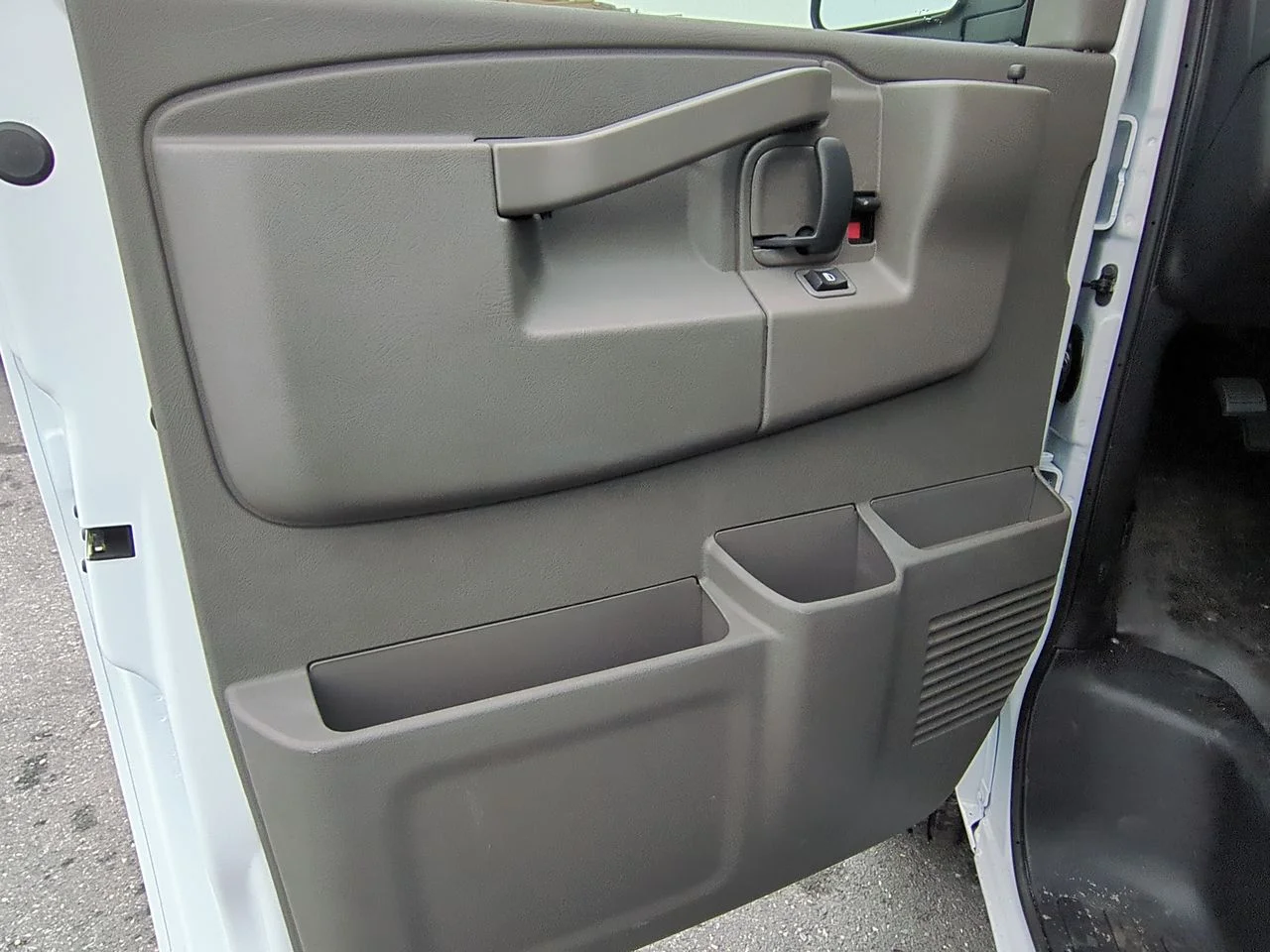 2025 Chevrolet Express Cargo Work Van - Photo 81