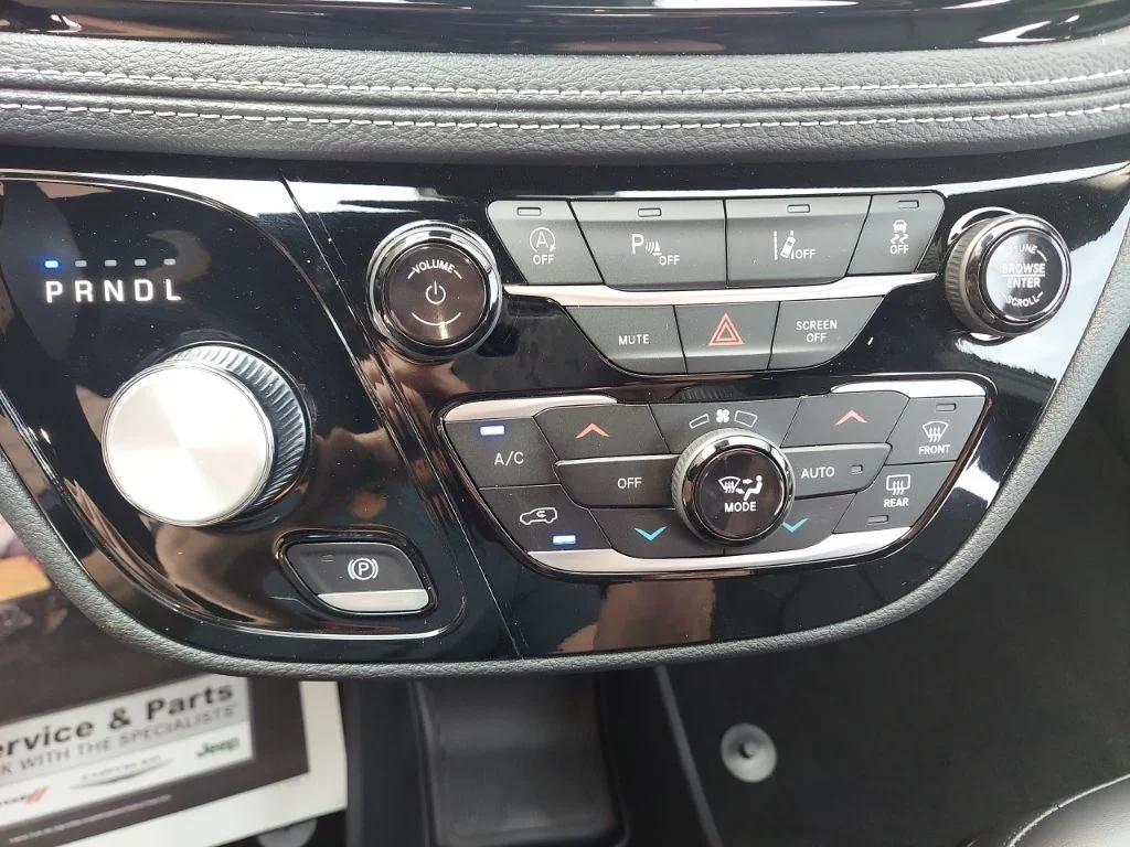 2026 Chrysler Pacifica Select - Photo 28