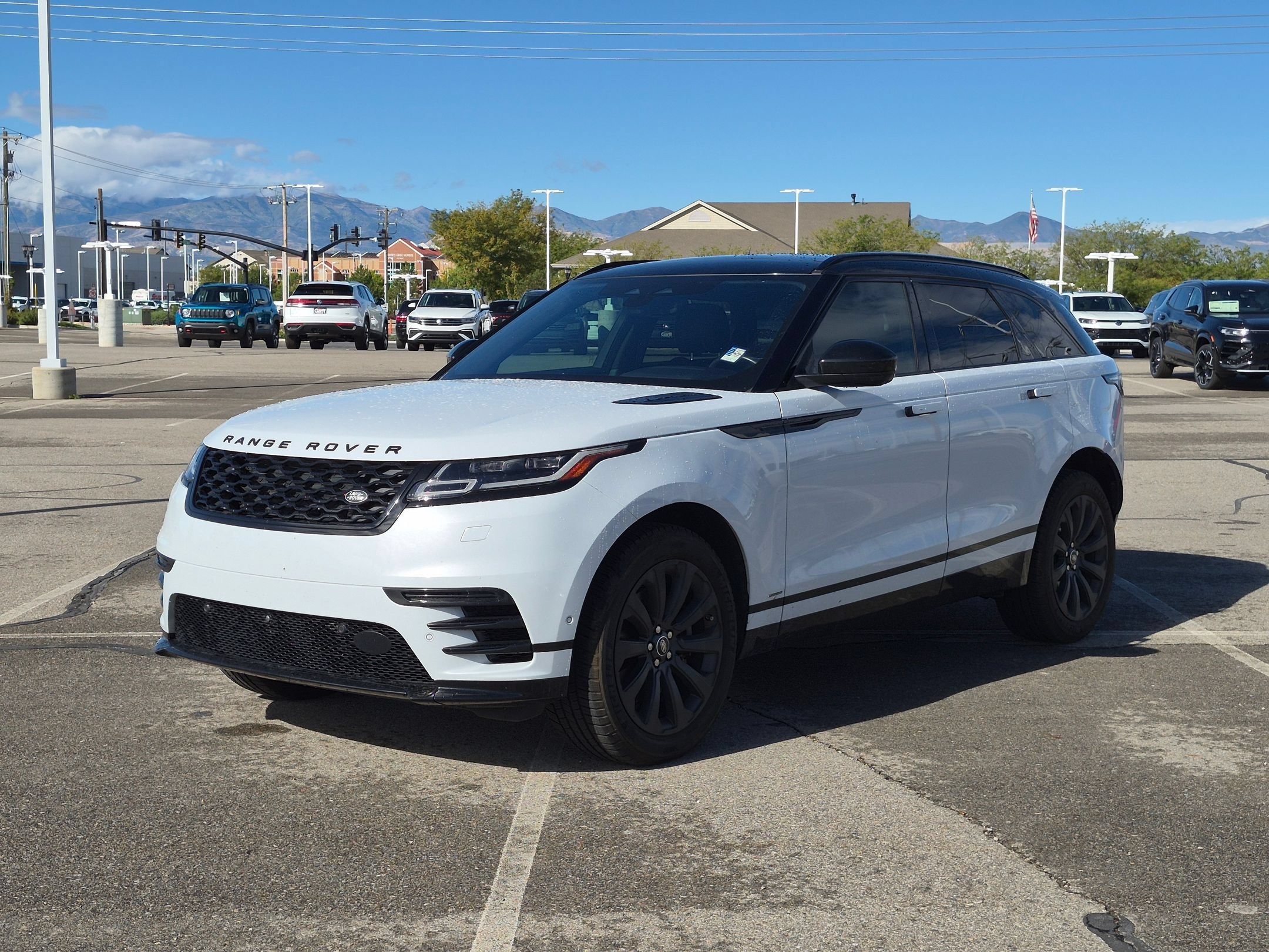 Used 2021 White Land Rover R-Dynamic S image 8