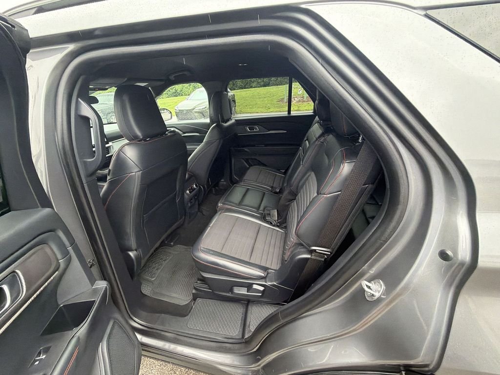 Used 2025 Gray Ford ST-Line image 22