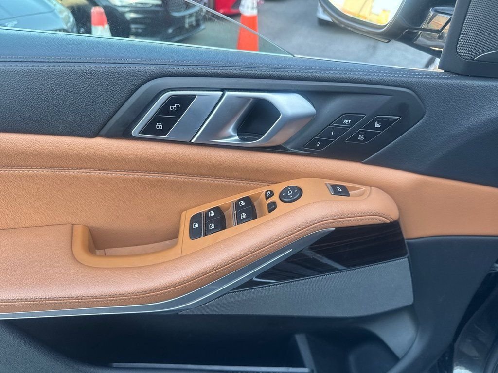 Used 2020 Black BMW xDrive50i image 30