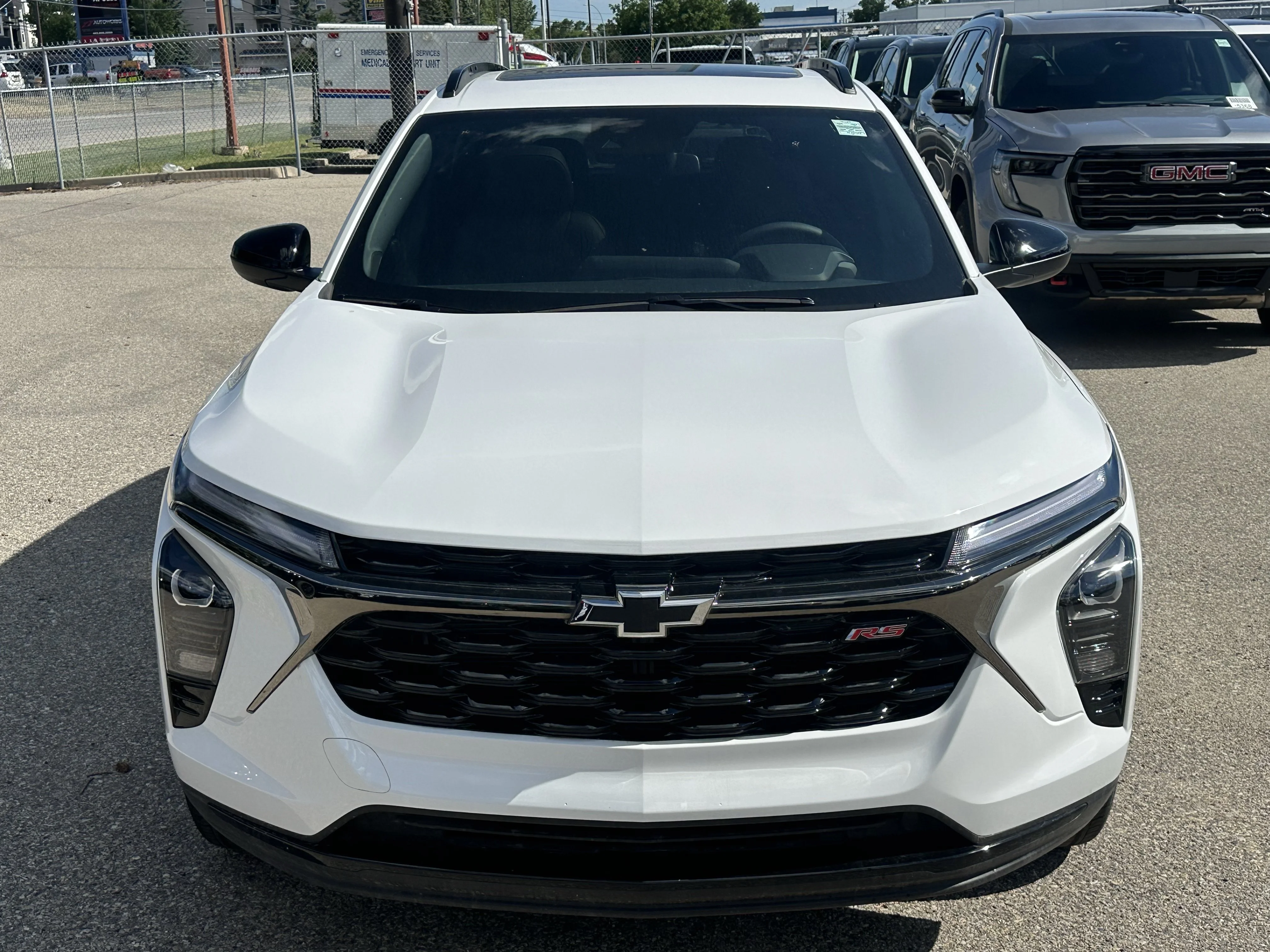 New 2026 Summit White Chevrolet 2RS image 2