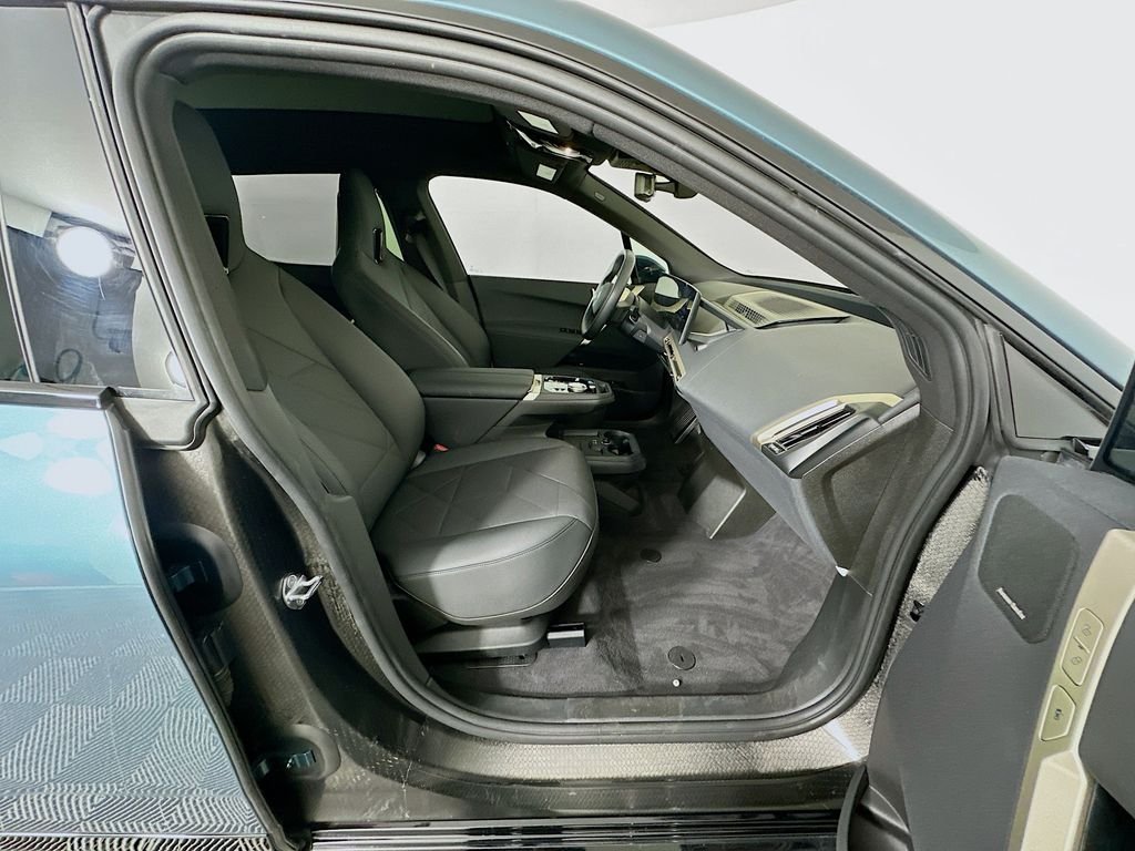Used 2024 Blue BMW xDrive50 image 29
