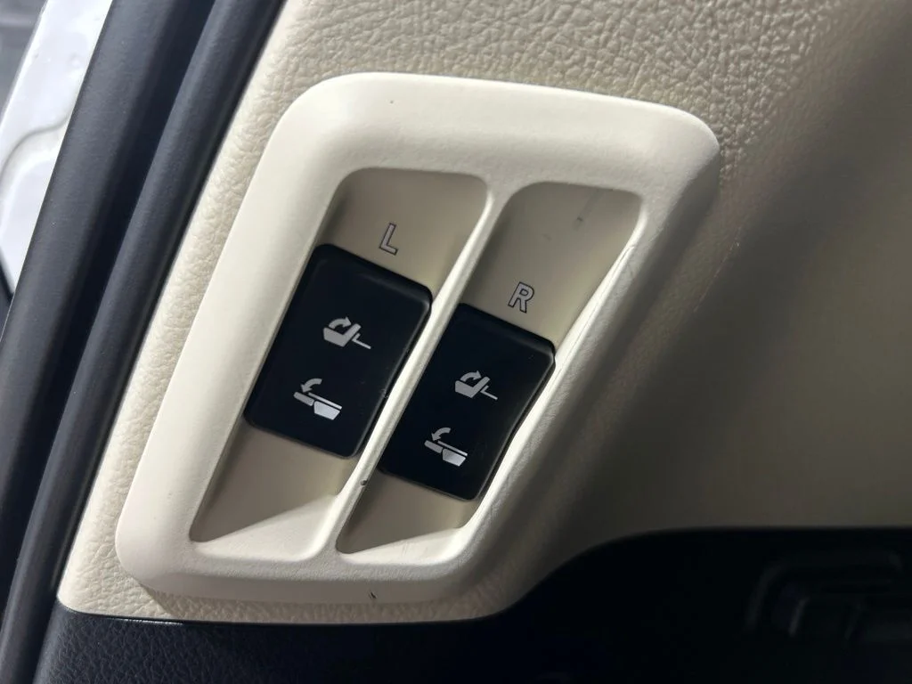 Used 2022 White Lexus 460 Luxury image 33